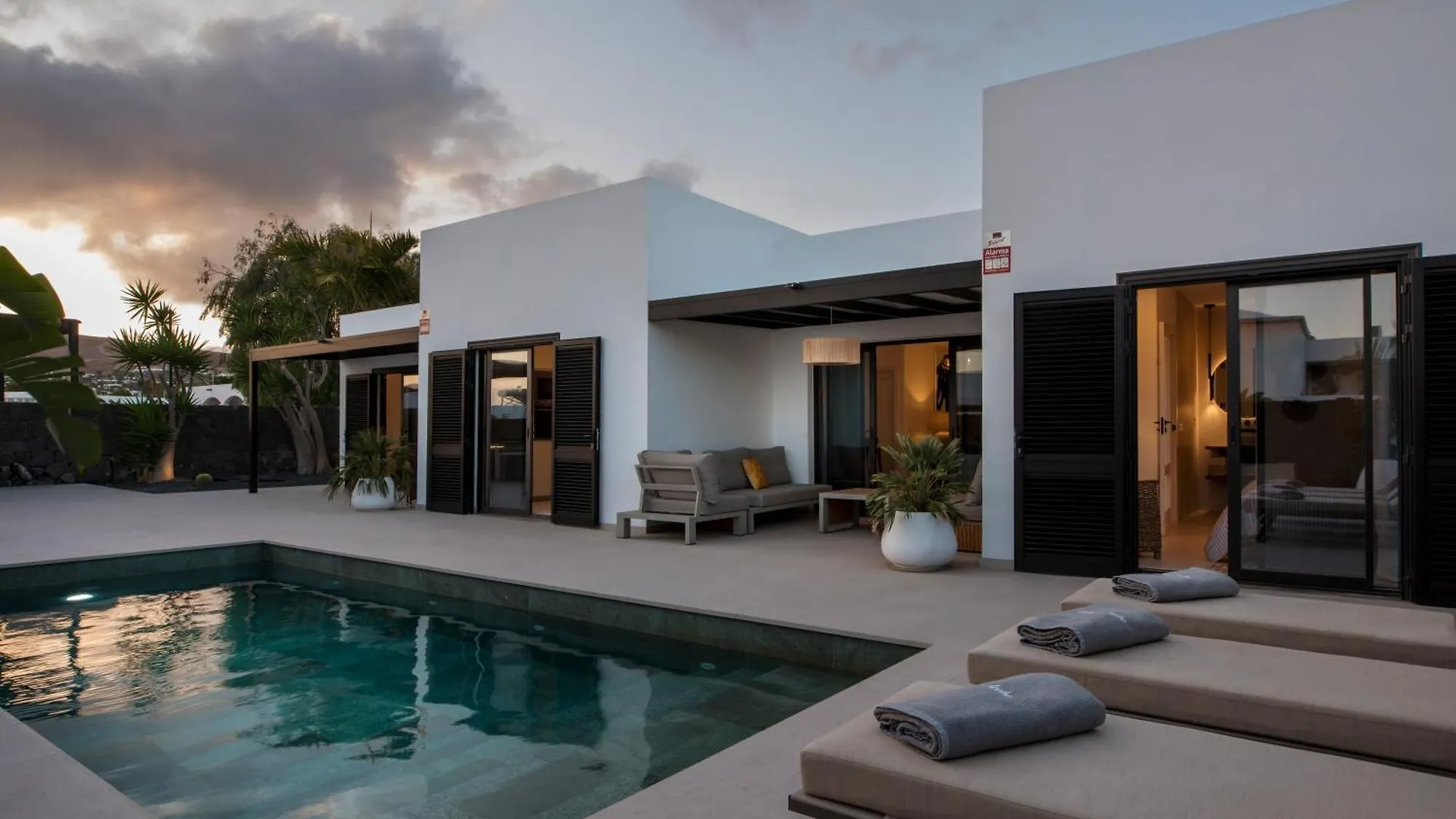 Luxurious Villa Acebo 4 Bed, 4 Bath, Private Pool Playa Blanca